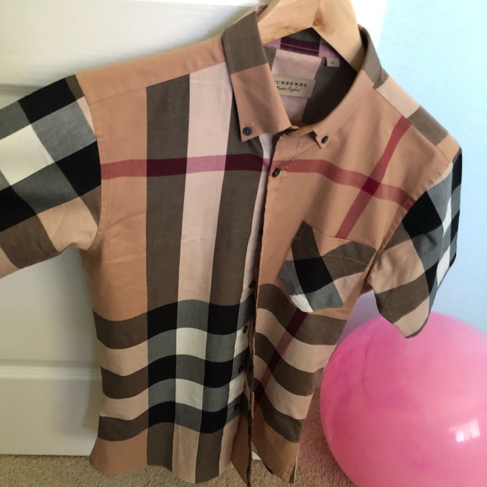 Burberry size M! Brand new!